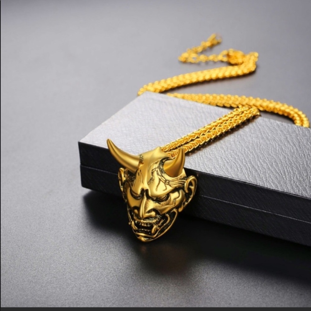 New 18k gold Gothic Horn Evil Devil Demon necklace - Picture 1 of 3